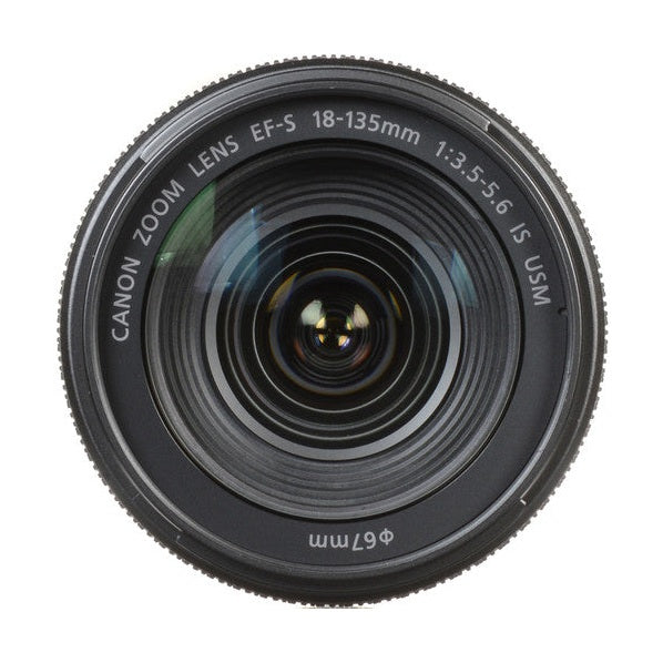 Top-down Canon EF-S 18-135mm lens front element showing 67mm filter thread and white text specs from ClubCamera.com
