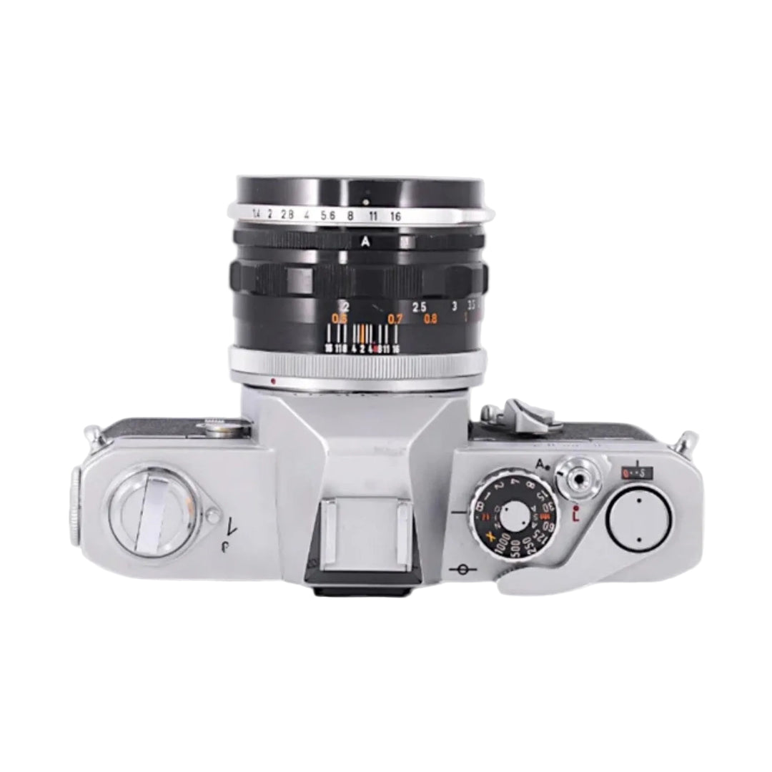 Top view of Canon FT-QL SLR shutter speed dial and aperture ring on 50mm FL lens at ClubCamera.com