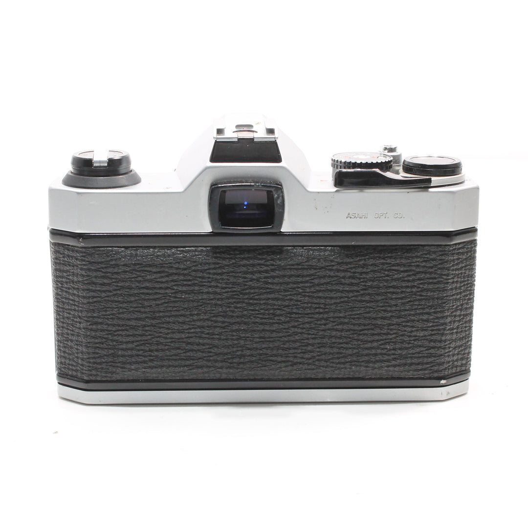 Rear view of Pentax K1000 SE textured grip panel and viewfinder eyepiece at ClubCamera.com
