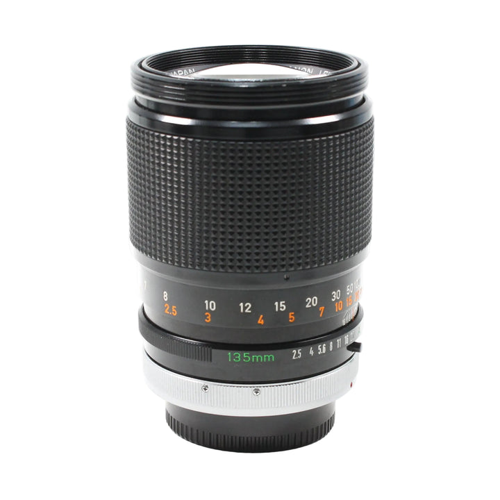 Front shot of vintage Canon FD 135mm f/2.5 prime lens at ClubCamera.com with green focal length label and diamond grip