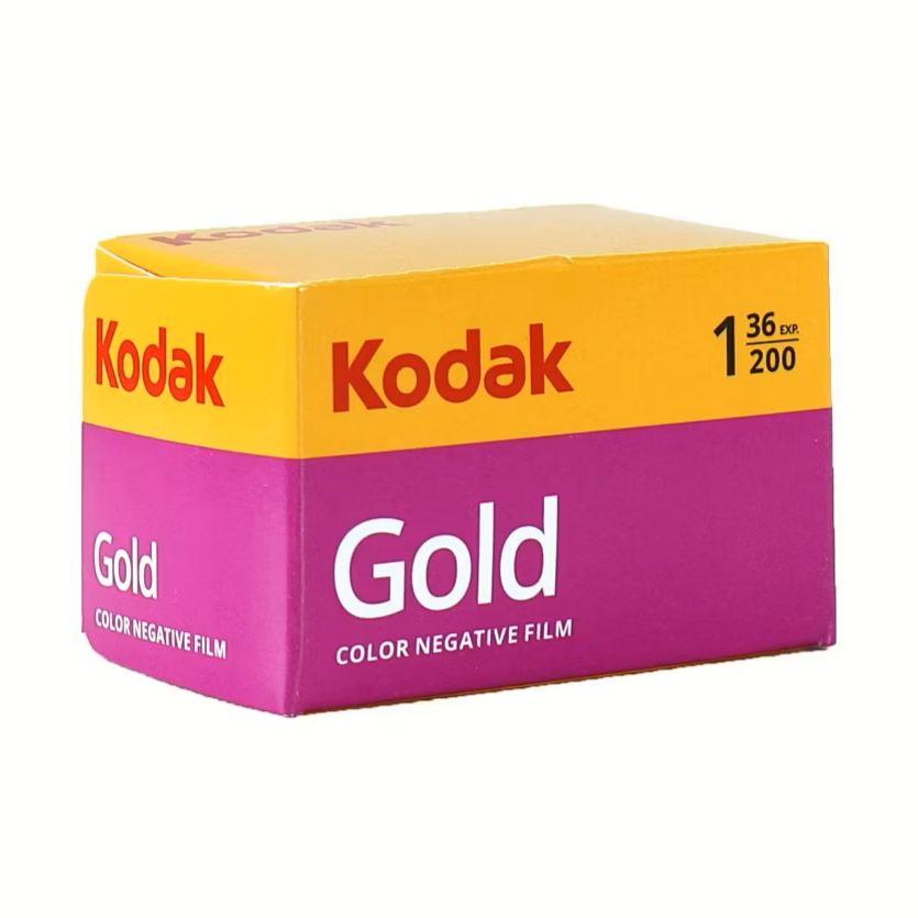 Kodak Gold 200 35mm film box at ClubCamera.com showing yellow and magenta packaging with 36 exposures