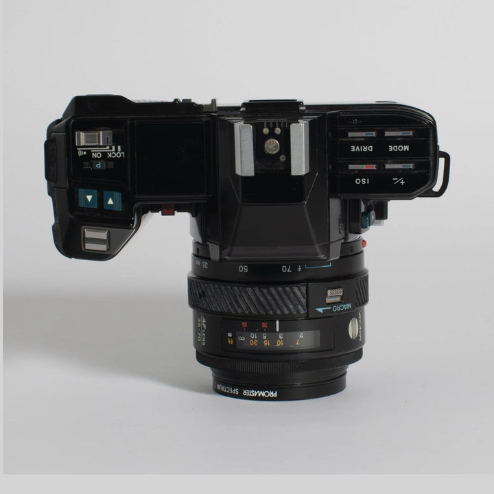 Top control panel of Minolta 7000 autofocus SLR with Maxxum zoom lens dials at ClubCamera.com