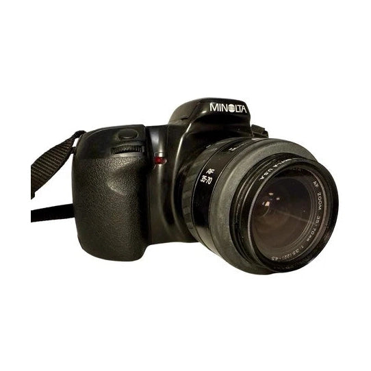 Black Minolta Maxxum 450si side profile with AF Zoom lens from ClubCamera.com