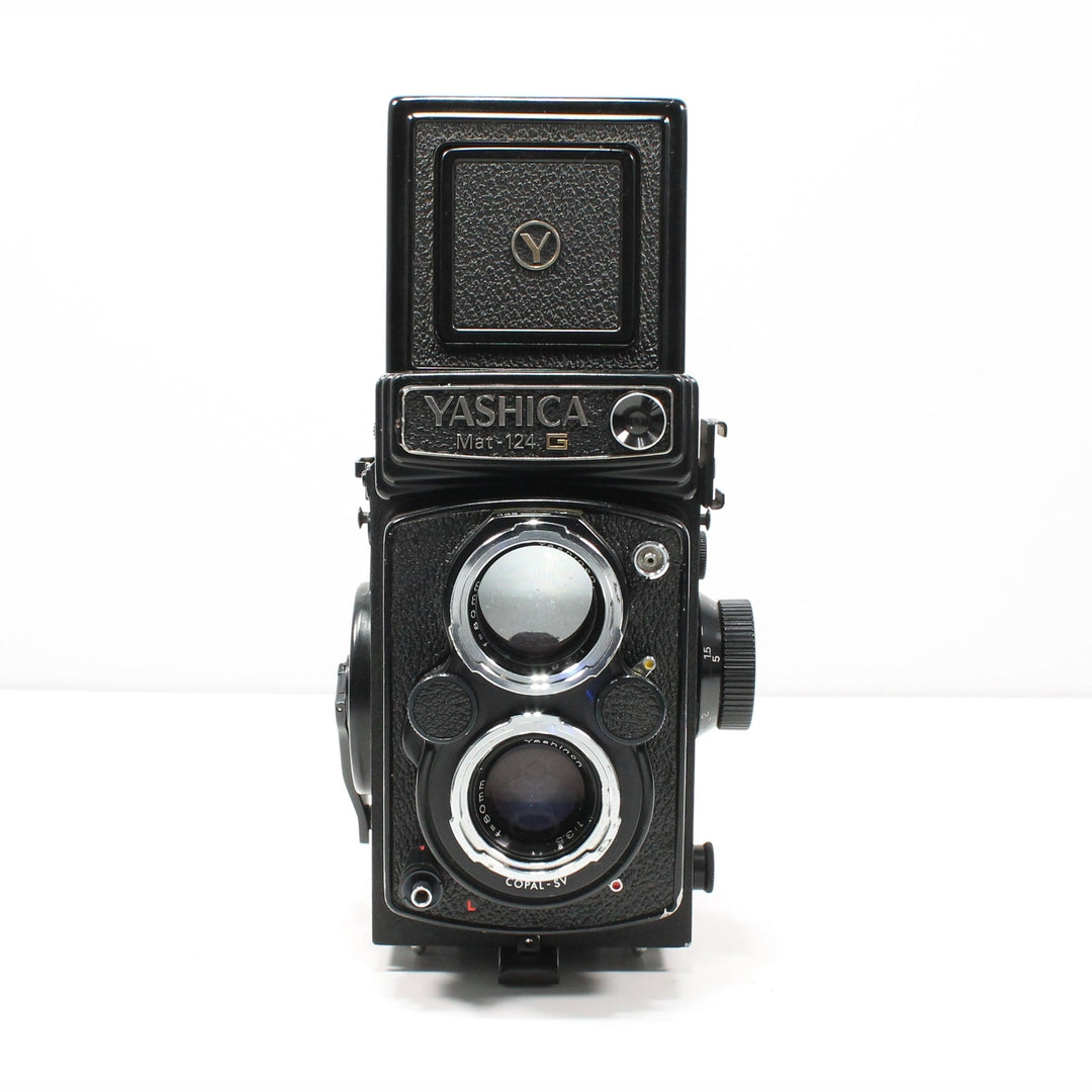 Front close-up of Yashica Mat-124G TLR with f/3.5 Yashinon lens and silver nameplate from ClubCamera.com