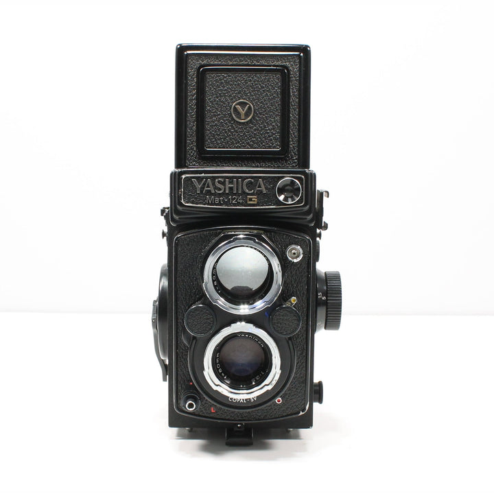 Front close-up of Yashica Mat-124G TLR with f/3.5 Yashinon lens and silver nameplate from ClubCamera.com